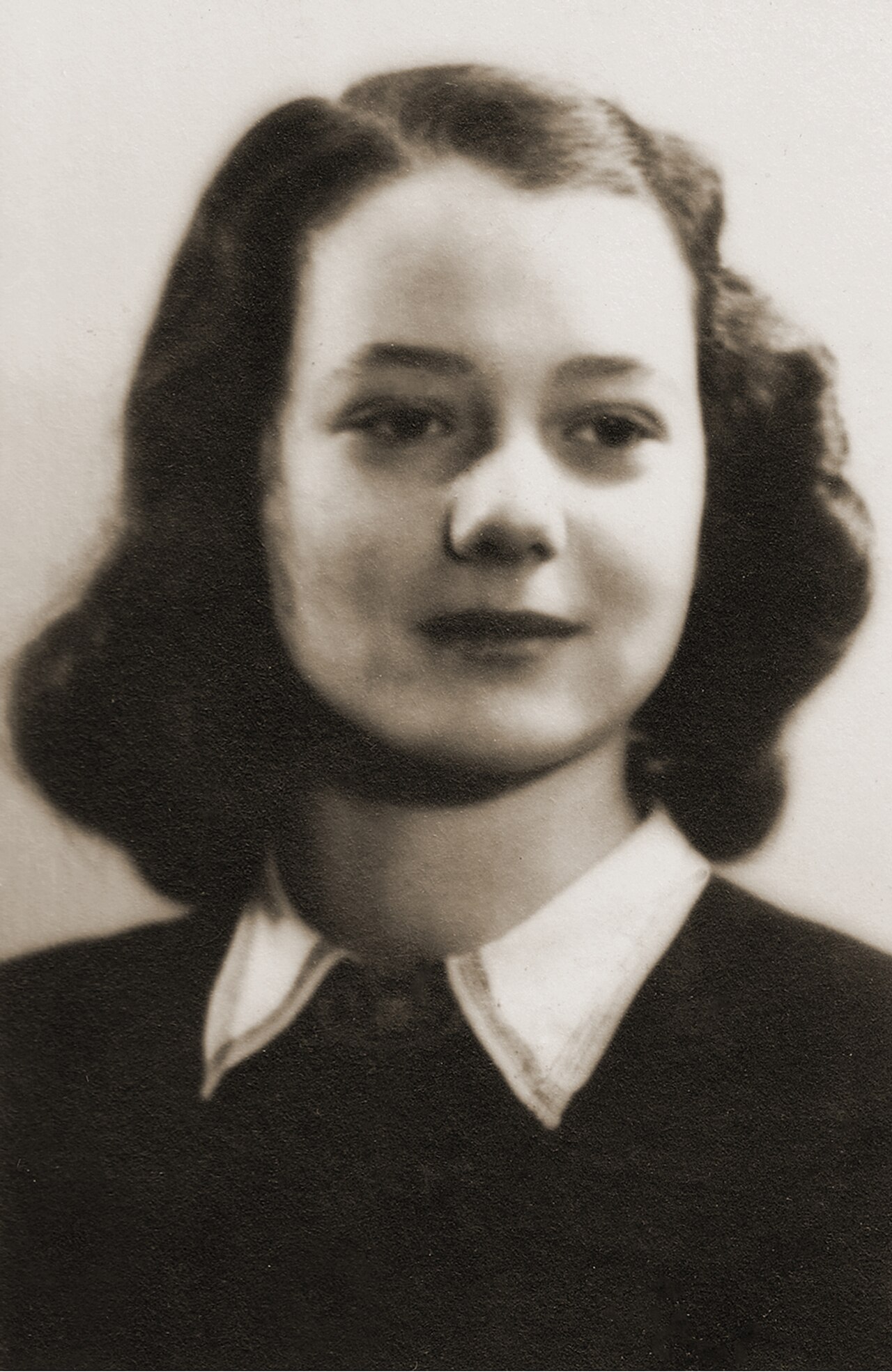 Dita Kraus as a young woman in 1942