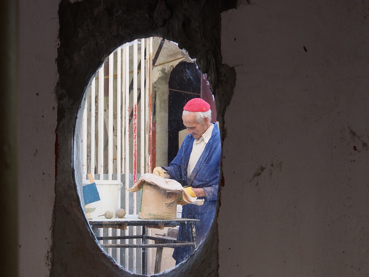 Justo Gallego working on his cathedral in 2016